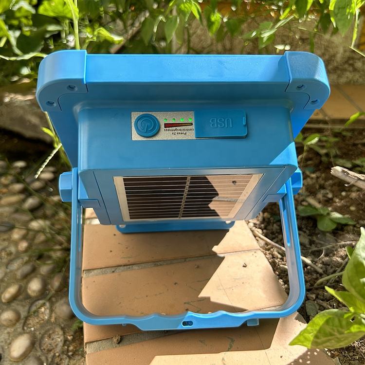 Projecteur avec panneau detachable 200W