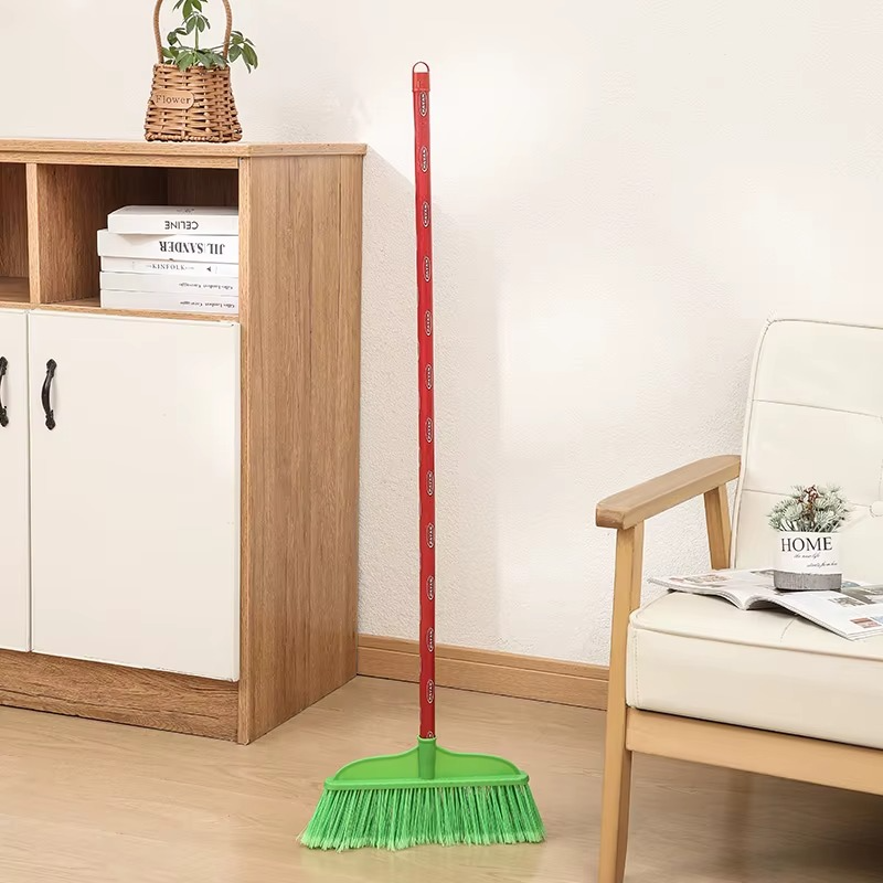 Balai de Jardin en Plastique à 4 Rangées de Poils